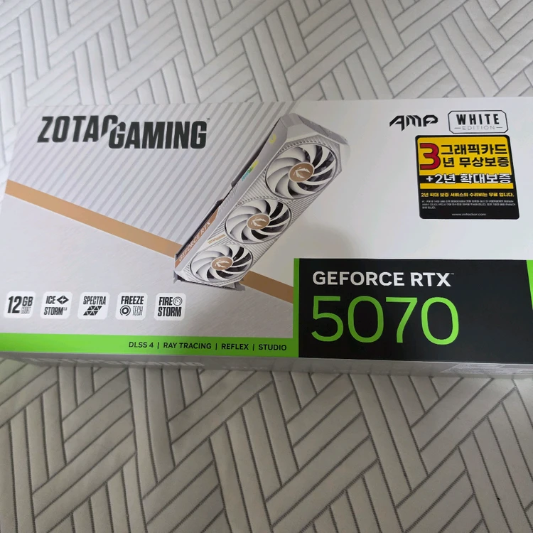 조텍 AMP RTX 5070 화이트 미개봉 - 안심되는 중고거래