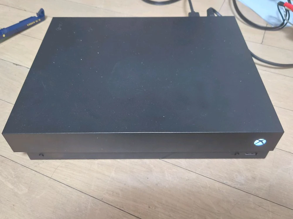 XBOX ONE X 1TB 판매합니다 - 안심되는 중고거래