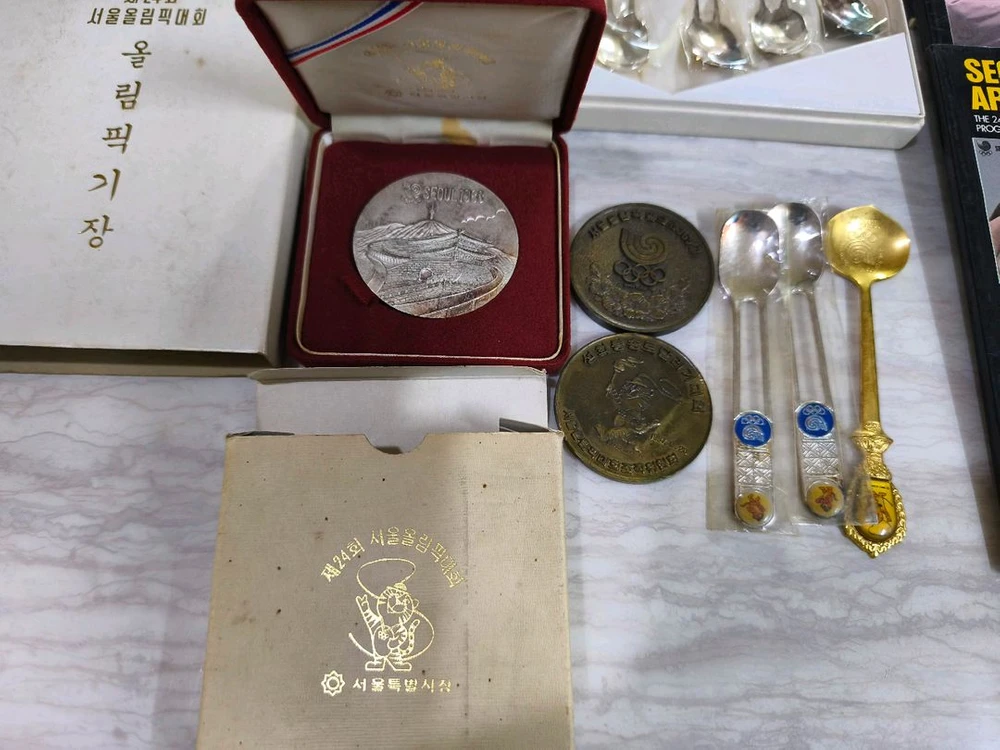 서울 88올림픽 기념품 일괄판매 깃발 기장 스푼 메달 이미지
