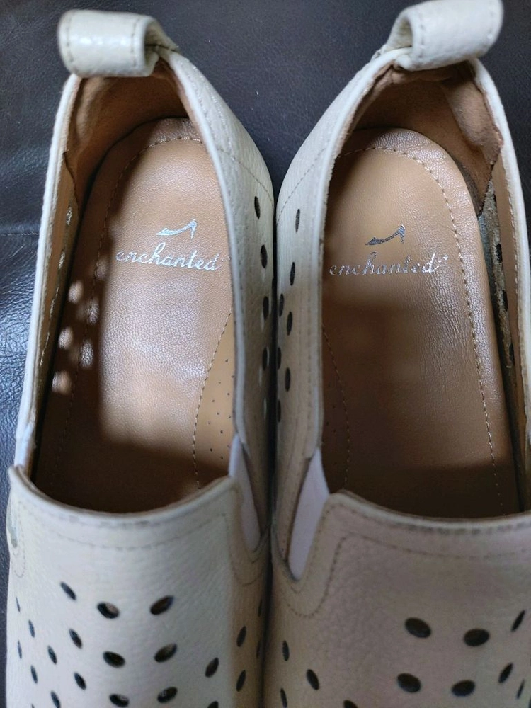 엔찬티드(enchanted)여성용 가죽 펀칭 슬립온 로퍼(245mm) 이미지