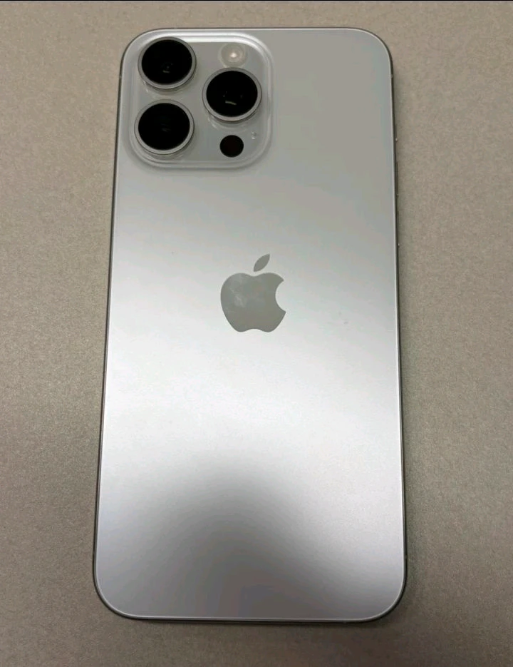 아이폰 15 pro max 프로맥스 화이트 티타늄 256GB - 안심되는 중고거래