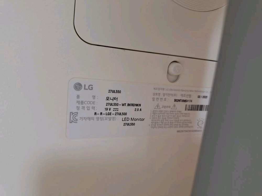 LG 27인치 4K 모니터 팝니다 이미지