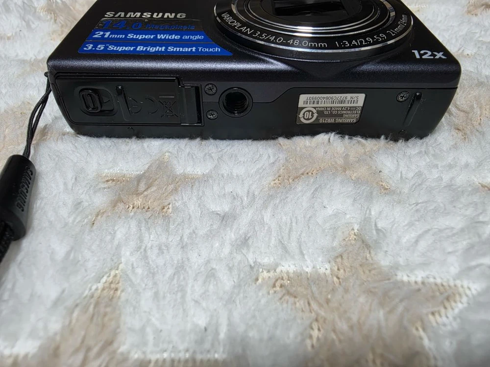 삼성디지털카메라 WB210. 외관.액정파손없음.. 고쳐서쓰시거나 부품용.정품밧데리포함 이미지