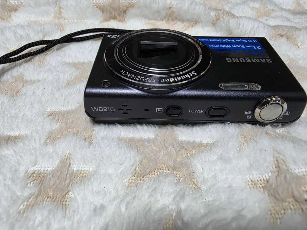 삼성디지털카메라 WB210. 외관.액정파손없음.. 고쳐서쓰시거나 부품용.정품밧데리포함 이미지