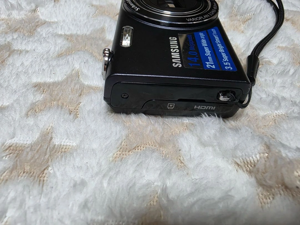 삼성디지털카메라 WB210. 외관.액정파손없음.. 고쳐서쓰시거나 부품용.정품밧데리포함 이미지