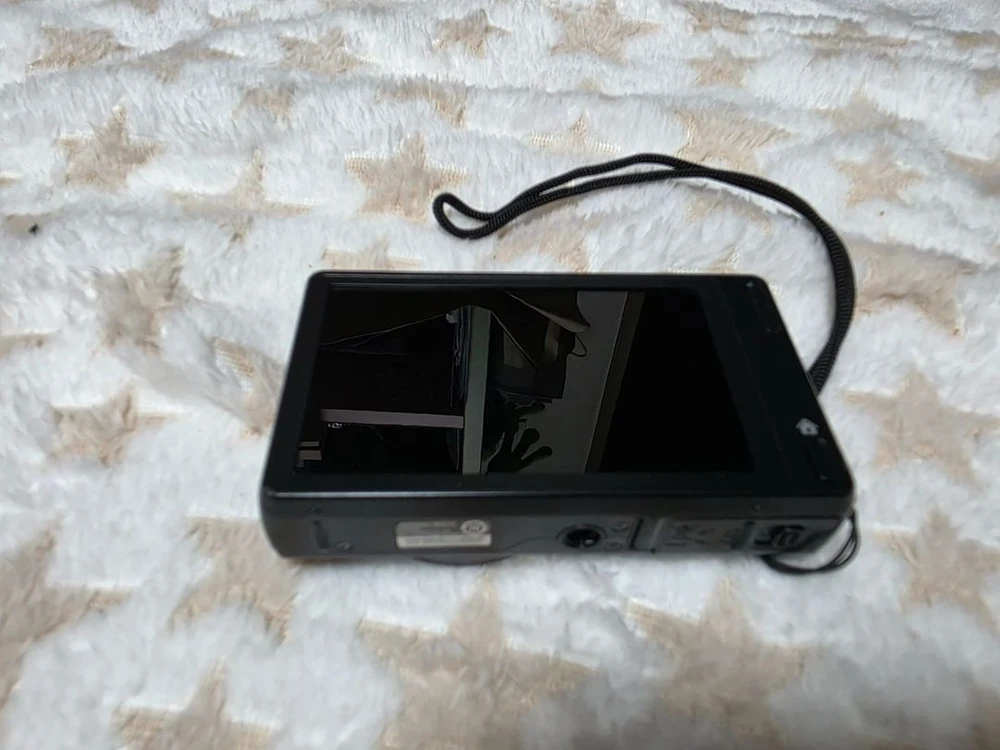 삼성디지털카메라 WB210. 외관.액정파손없음.. 고쳐서쓰시거나 부품용.정품밧데리포함 이미지