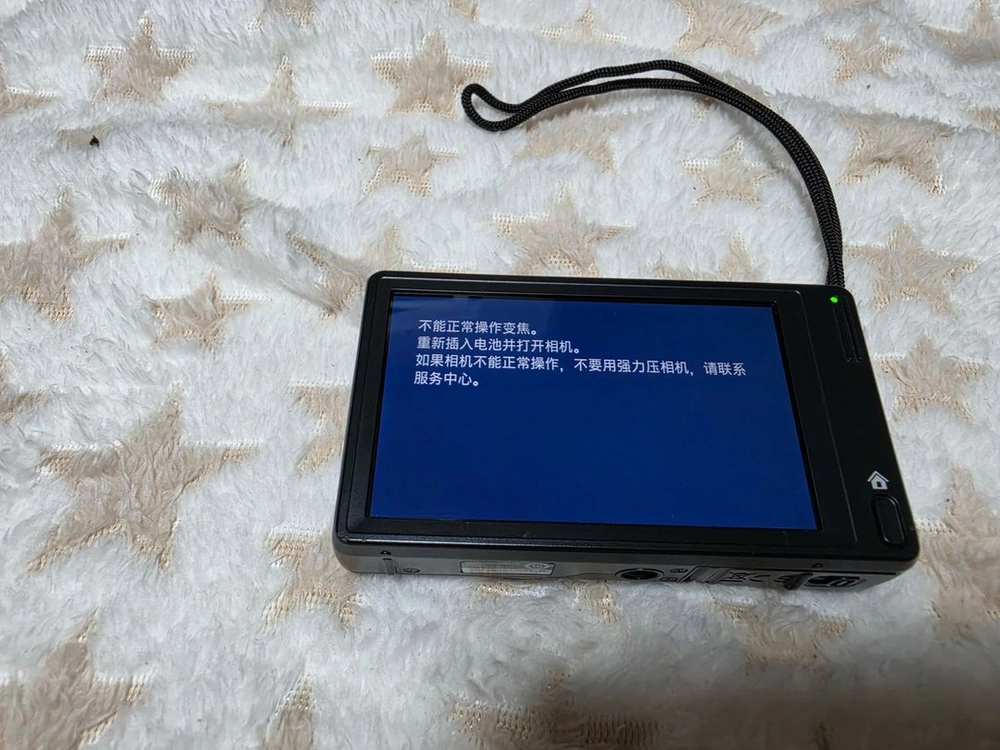 삼성디지털카메라 WB210. 외관.액정파손없음.. 고쳐서쓰시거나 부품용.정품밧데리포함 이미지