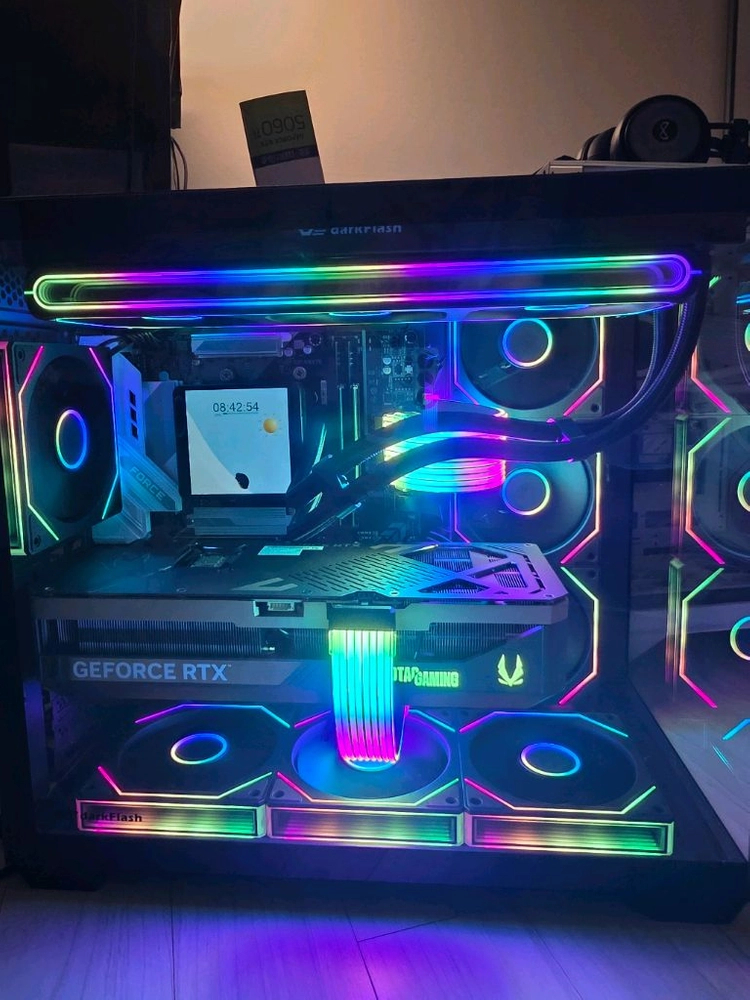 라이젠7 7800X3D RTX5070TI 솔리드본체 300급매 - 안심되는 중고거래