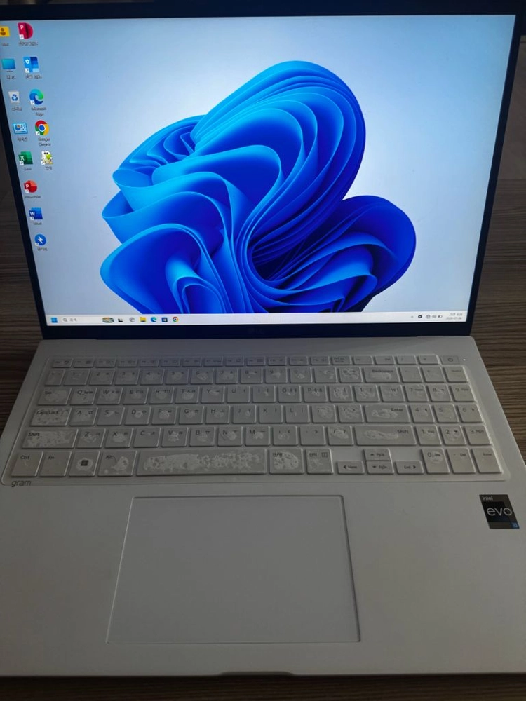 LG 그램 16인치 (16Z90Q-GA5HK) 이미지