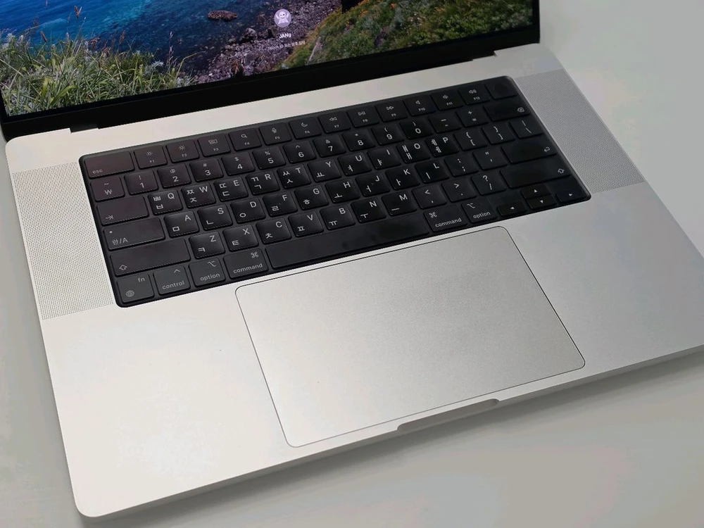 맥북 m1 pro 16인치 16gb 1tb 실버 판매합니다. 이미지