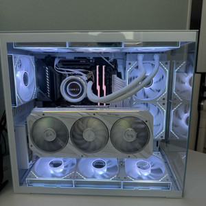 리안리 감성 화이트 본체팝니다(10700//16GB//3080) 이미지