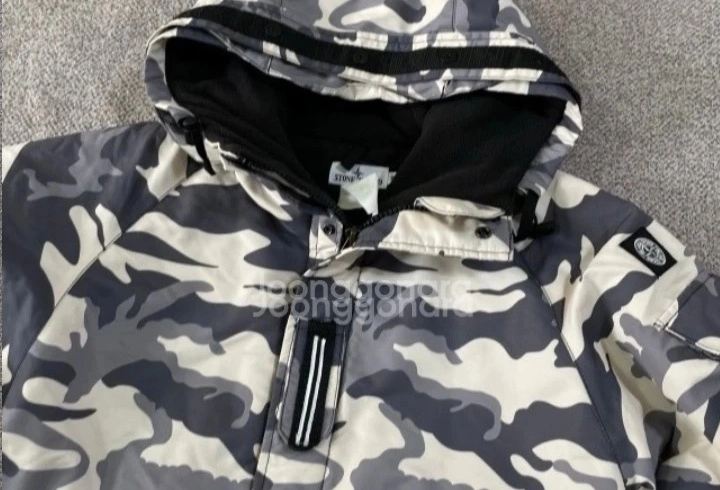 스톤아일랜드 카고완장 카모 패딩 점퍼 105/XL 이미지