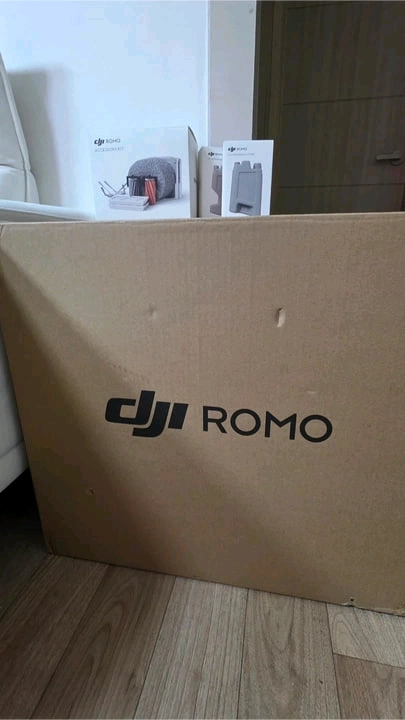 DJI 로모 P 로봇청소기 미개봉 풀세트입니다. 이미지