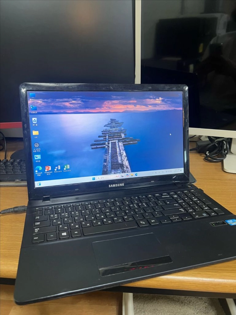 삼성 노트북 i5 8GB RAM 128GB SSD 이미지