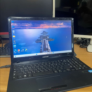 삼성 노트북 i5 8GB RAM 128GB SSD 이미지