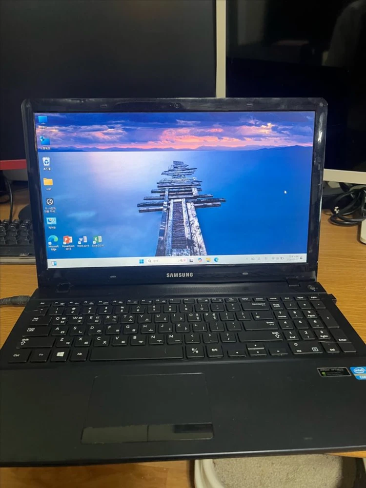 삼성 노트북 i5 8GB RAM 128GB SSD 이미지