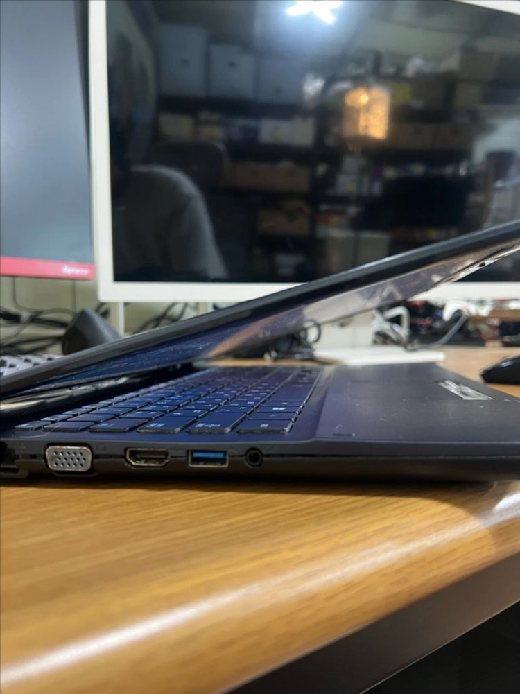 삼성 노트북 i5 8GB RAM 128GB SSD 이미지