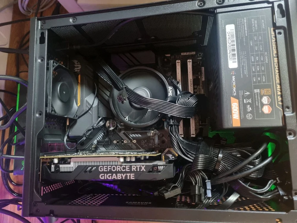 라이젠3700x 32GB RTX3050 미니본체 - 안심되는 중고거래