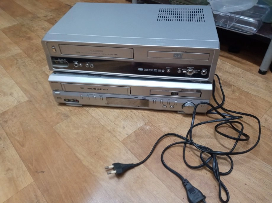 VHS / DVD 콤보 플레이어 2개 (산요 대우) 노테스트 - 안심되는 중고거래
