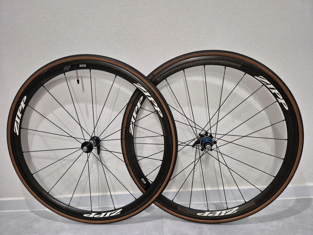 ZIPP 202 카본 미들림 로드 자전거 휠셋 캄파놀로 바디 투포 튜블러 세팅 95% 상태 좋음 급처 - 안심되는 중고거래