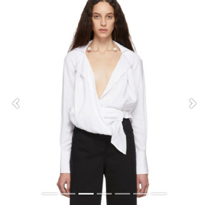 자크뮈스(JACQUEMUS) 라 봄바 랩 블라우스 화이트 이미지