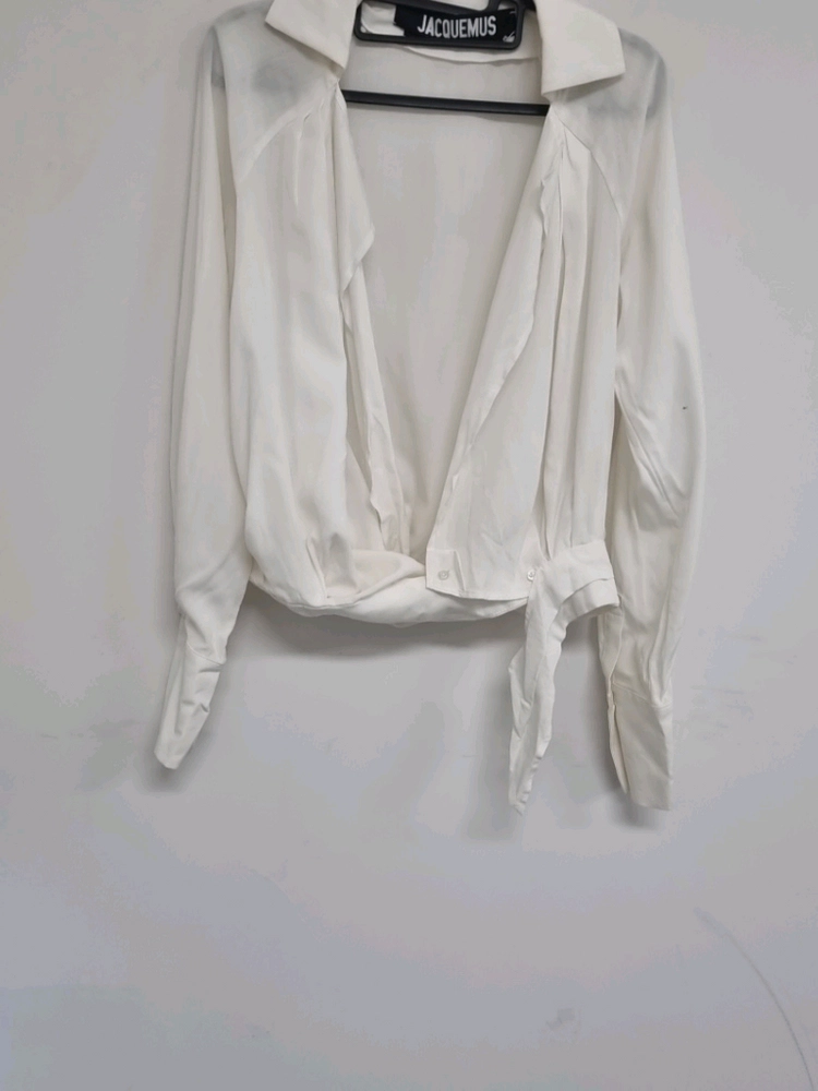 자크뮈스(JACQUEMUS) 라 봄바 랩 블라우스 화이트 이미지