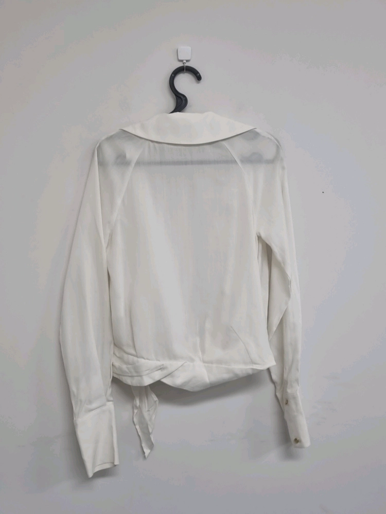 자크뮈스(JACQUEMUS) 라 봄바 랩 블라우스 화이트 이미지