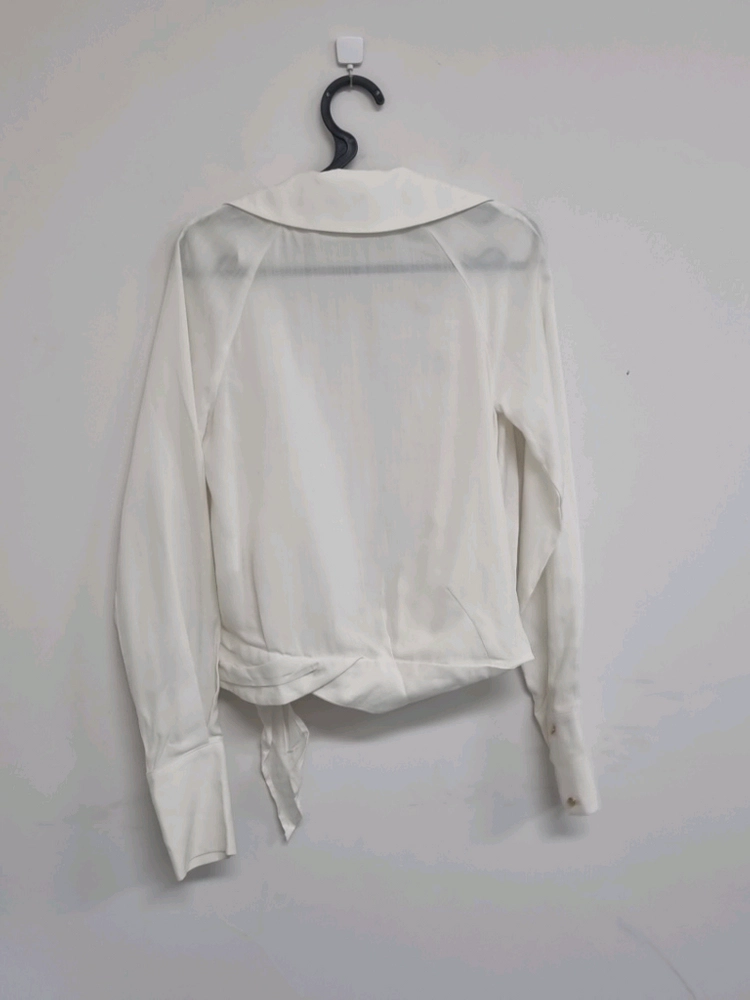 자크뮈스(JACQUEMUS) 라 봄바 랩 블라우스 화이트 이미지