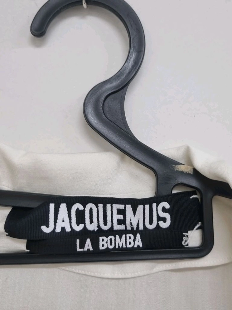 자크뮈스(JACQUEMUS) 라 봄바 랩 블라우스 화이트 이미지
