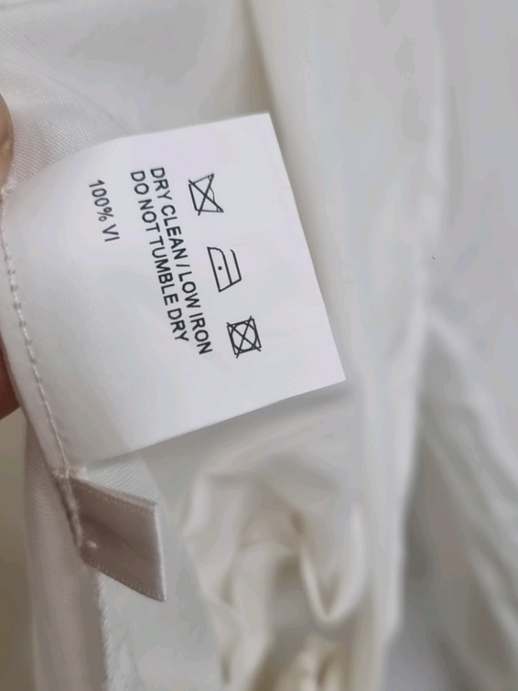 자크뮈스(JACQUEMUS) 라 봄바 랩 블라우스 화이트 이미지