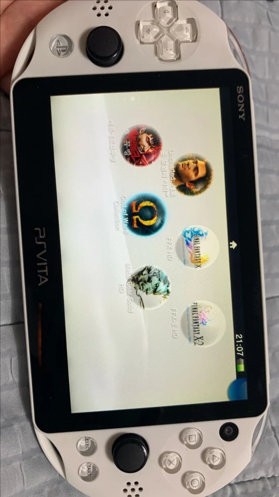 소니 PS Vita PS비타 2세대 128GB 화이트 팝니다. - 안심되는 중고거래