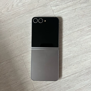 갤럭시 Z플립6 실버 256GB 팔아요(제트플립6입니다) 이미지