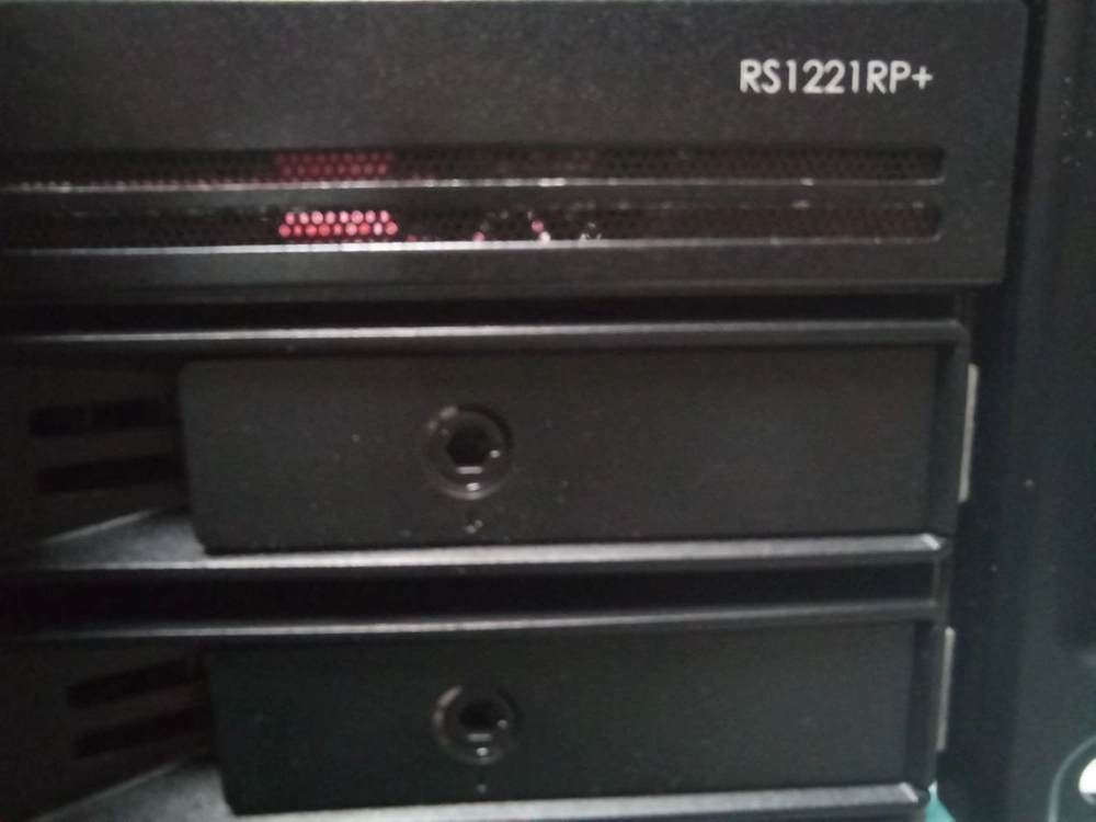 시놀로지 RS1221RP+, 56TB NAS (HDD보증남음) - 안심되는 중고거래