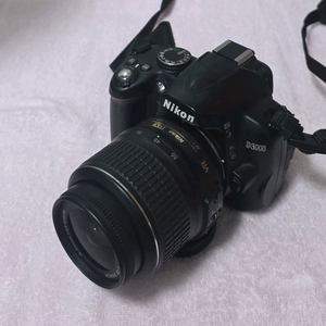 니콘 D3000 DSLR 카메라 18-55mm 렌즈 포함 판매합니다. 이미지