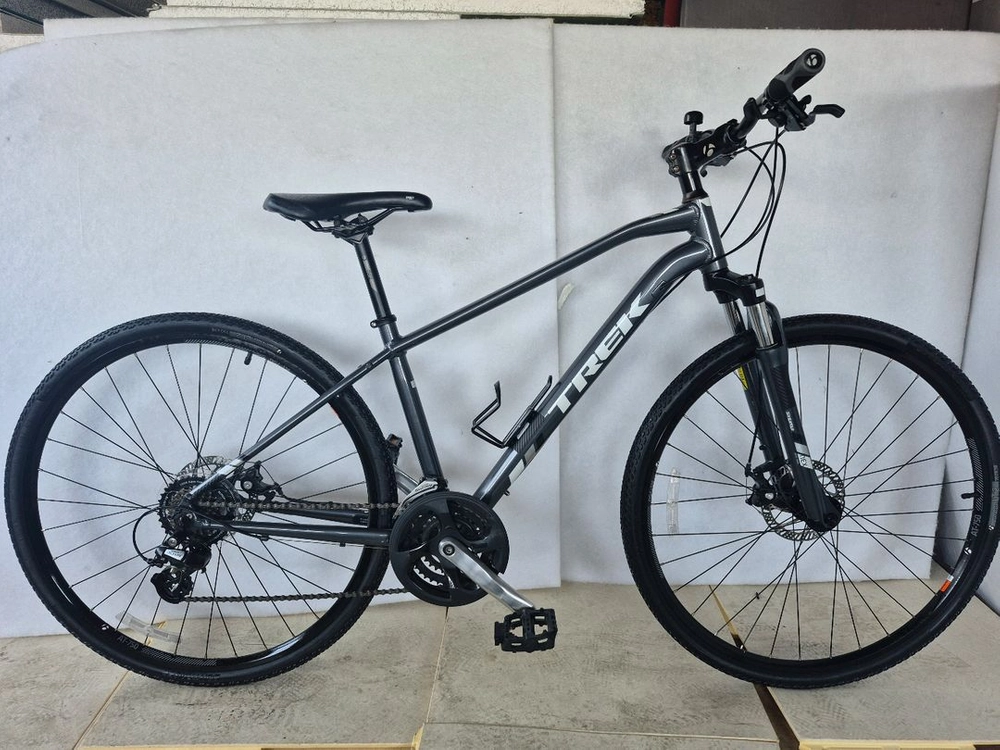 트렉(Trek)올라운더형 하이브리드 자전거 트렉 듀얼 스포츠 1 (Trek Dual Sport 1). 이미지