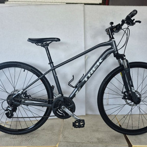 트렉(Trek)올라운더형 하이브리드 자전거 트렉 듀얼 스포츠 1 (Trek Dual Sport 1). 이미지