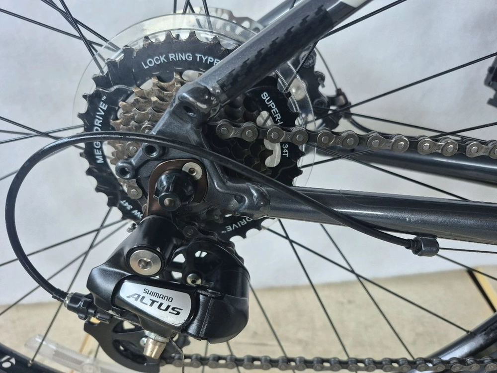 트렉(Trek)올라운더형 하이브리드 자전거 트렉 듀얼 스포츠 1 (Trek Dual Sport 1). 이미지