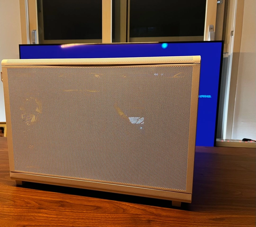 화이트 게이밍 pc 7500f 이미지