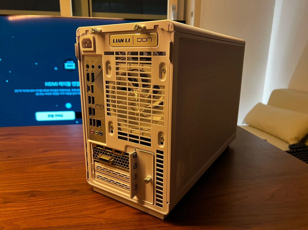 화이트 게이밍 pc 7500f 이미지