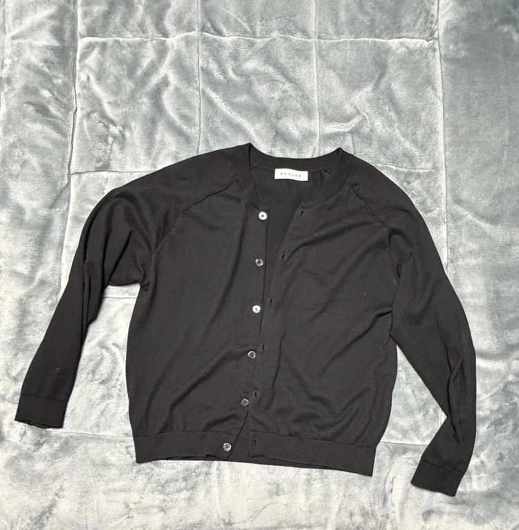 비슬로우 가디건 BESLOW CREW NECK RELAXED SHORT CARDIGAN BLACK사이즈 L 이미지