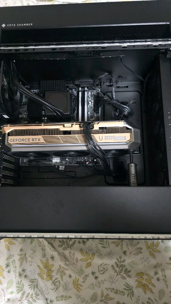 285K 5080 본체판매합니다. (2TB 32GB 3열수냉 1200W) GT22-3002KL 베어본 - 안심되는 중고거래
