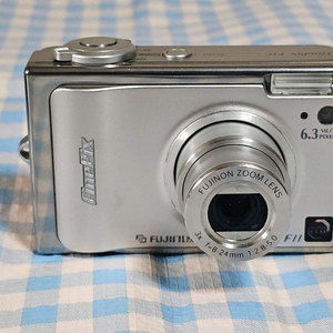 후지필름 FinePix F11 디지털 카메라 이미지