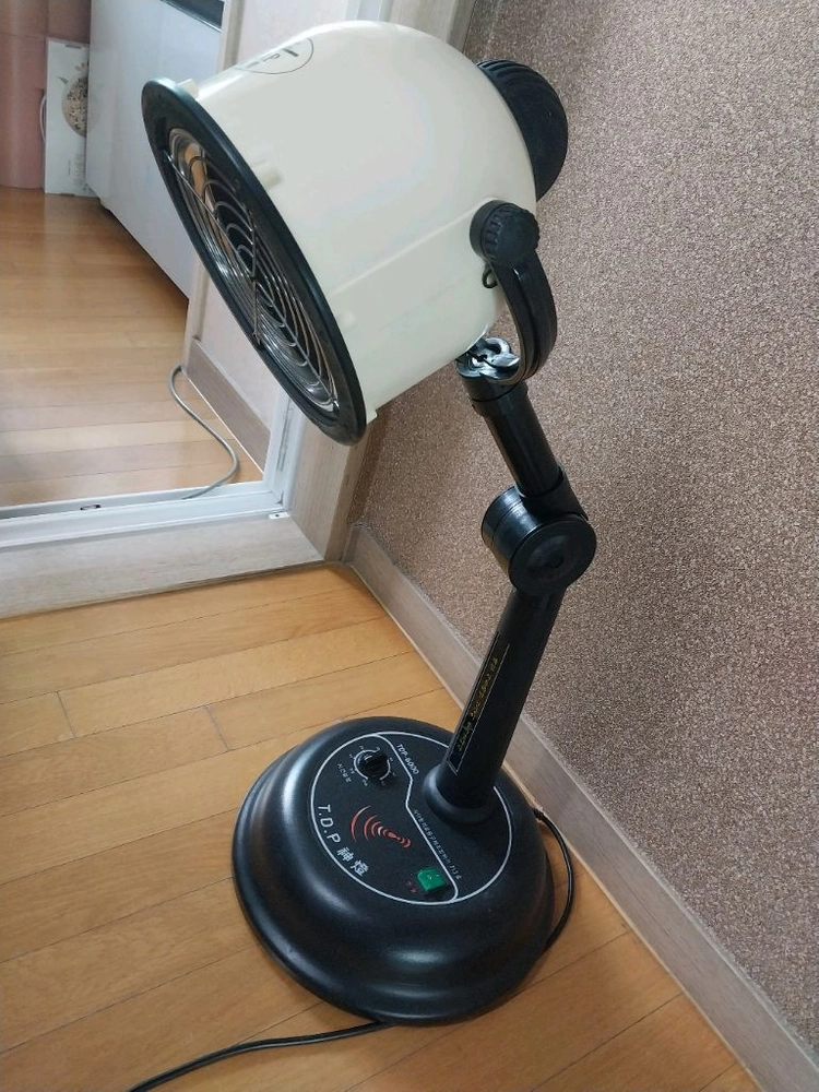 피부속 심부까지 방사되는 생체전자 온열기 신등 이미지