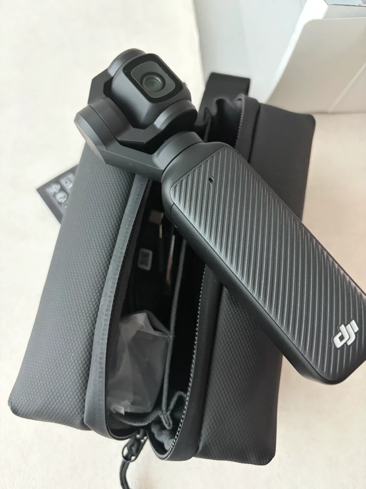 DJI 오즈모 포켓3 크리에이터 콤보 단순개봉 (SD 128GB 포함)팝니다 이미지