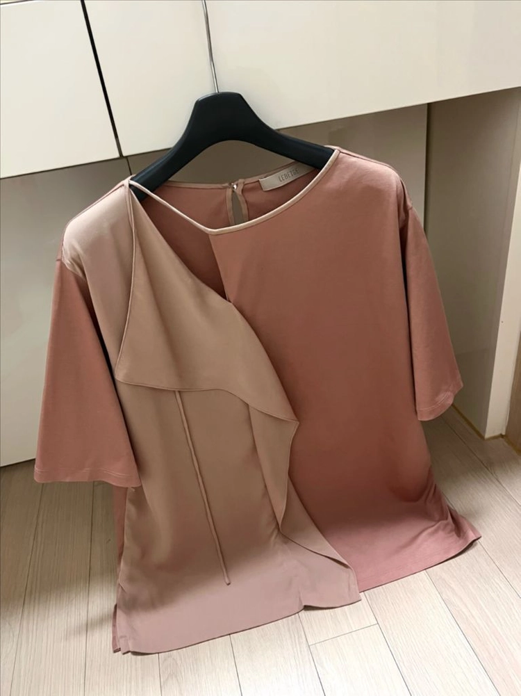 르베이지 LEBEIGE 실크 배색 실켓 티셔츠 블라우스 로즈베이지 러플 프릴 트임 반팔티 이미지
