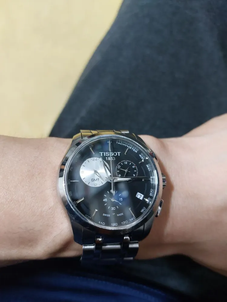 티쏘 꾸뜨리에 GMT 외눈박이 이미지