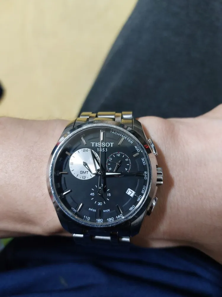 티쏘 꾸뜨리에 GMT 외눈박이 이미지