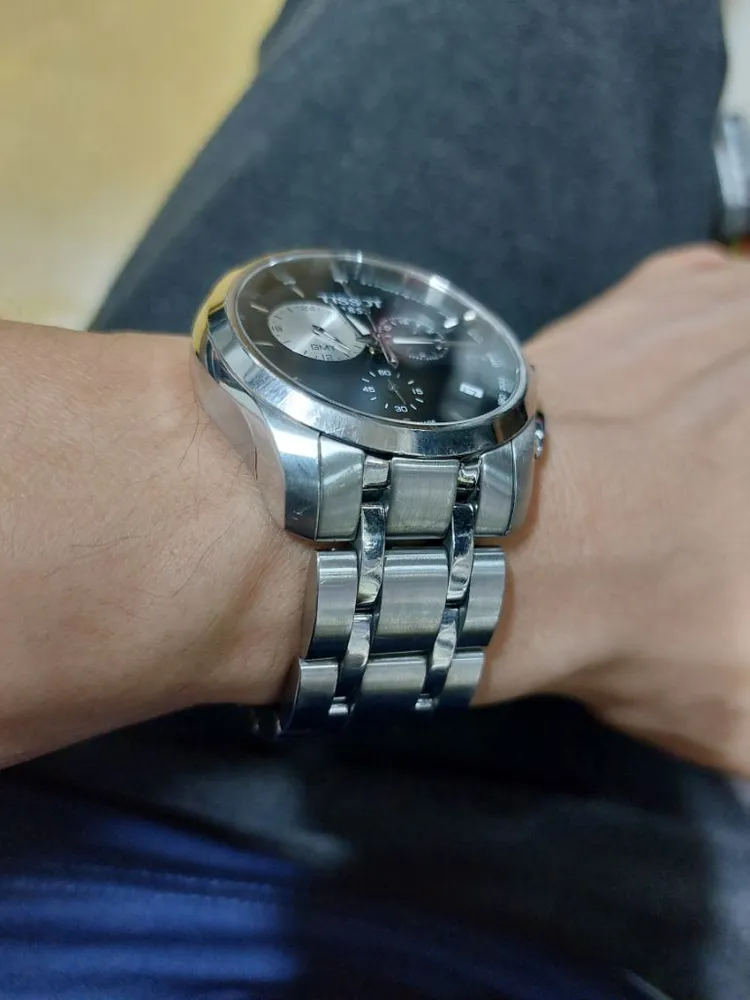 티쏘 꾸뜨리에 GMT 외눈박이 이미지
