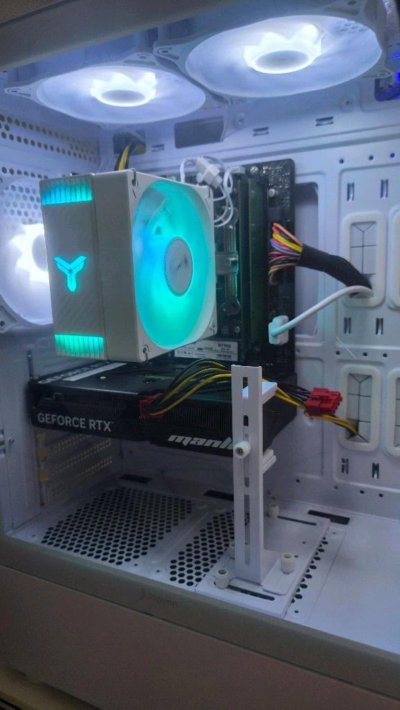 라이젠5 5600 Rtx5060 화이트본체 세트 팝니다 - 안심되는 중고거래