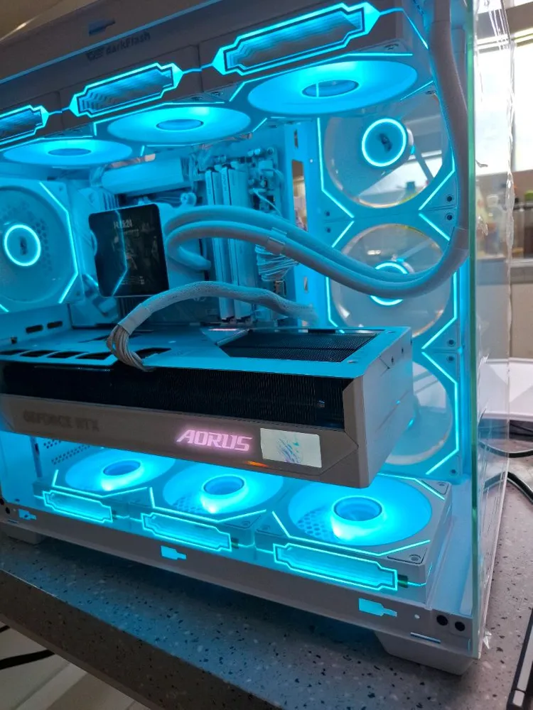 9800x3D, 64g ,SSD2TB, 5080 aorous ice 하이앤드 컴퓨터 본체 이미지